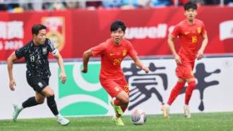 世预赛国足4-1大胜新加坡 武磊染黄独造3球.